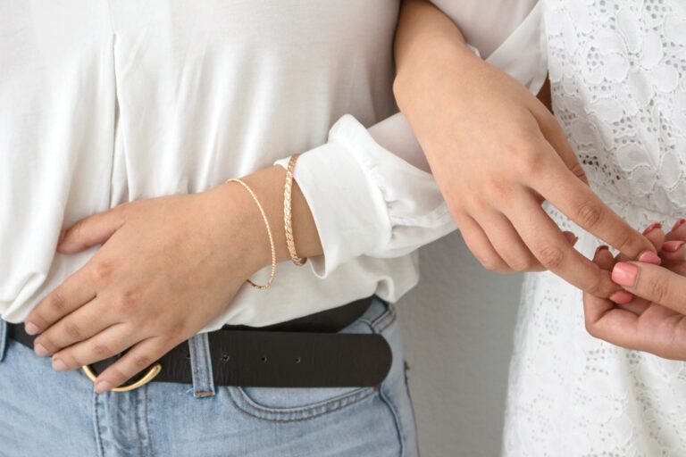 250 + GIRL POWER QUOTES FOR STRONG AND HAPPY WOMEN WHO KNOW THEIR WORTH