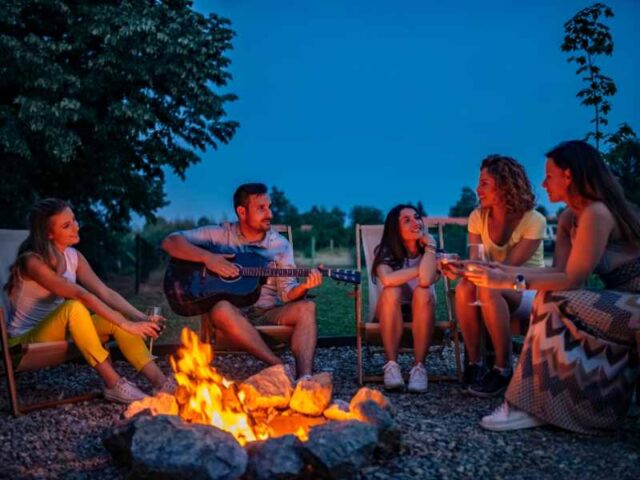 25 FUN THINGS TO DO IN FALL WITH FRIENDS - Anuri's Journey