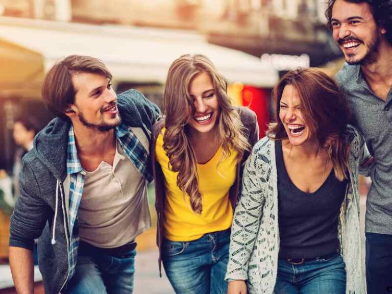 25 FUN THINGS TO DO IN FALL WITH FRIENDS