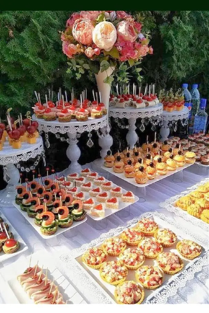 40 BEST OUTDOOR GRADUATION PARTY IDEAS FOR GUYS - Anuri's Journey