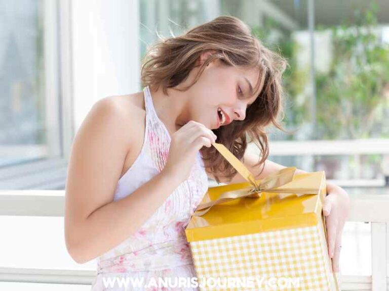 35 PERFECT HIGH SCHOOL GRADUATION GIFTS FOR HER