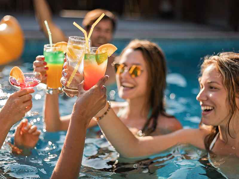 20 END OF SUMMER PARTY THEME IDEAS