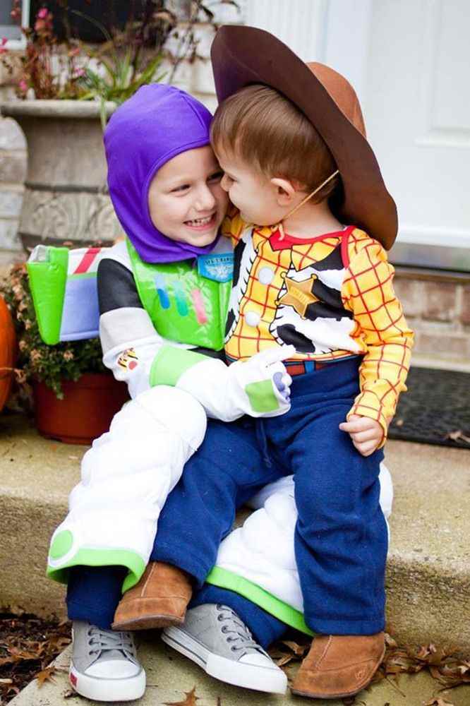 woody-and-buzzy-lightyear-halloween-costume-ideas-for-brothers