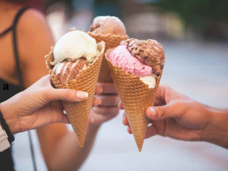 ice-cream-social-gathering-labor-day-party-ideas