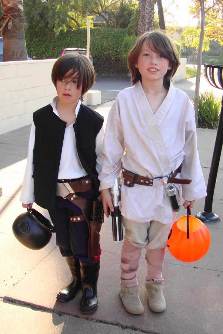 luke-skywalker-and-san-holo-halloween-costume-ideas-for-brothers