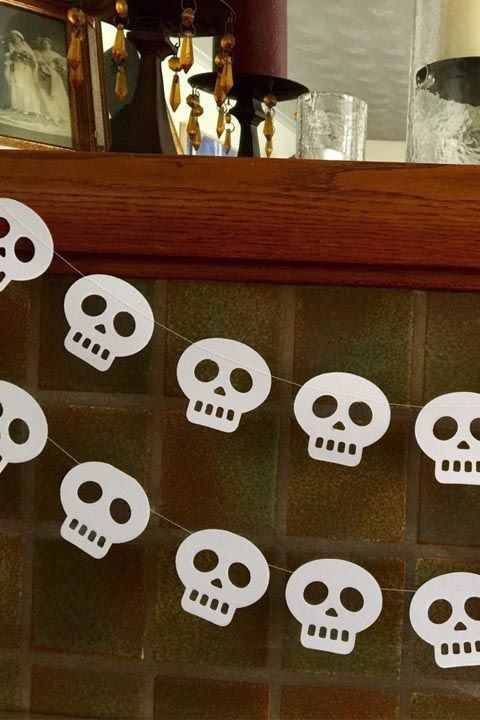 skull-garland-for-diy-halloween-garland-ideas