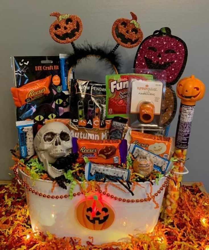 classic-candy-mix-halloween-spooky-basket-ideas