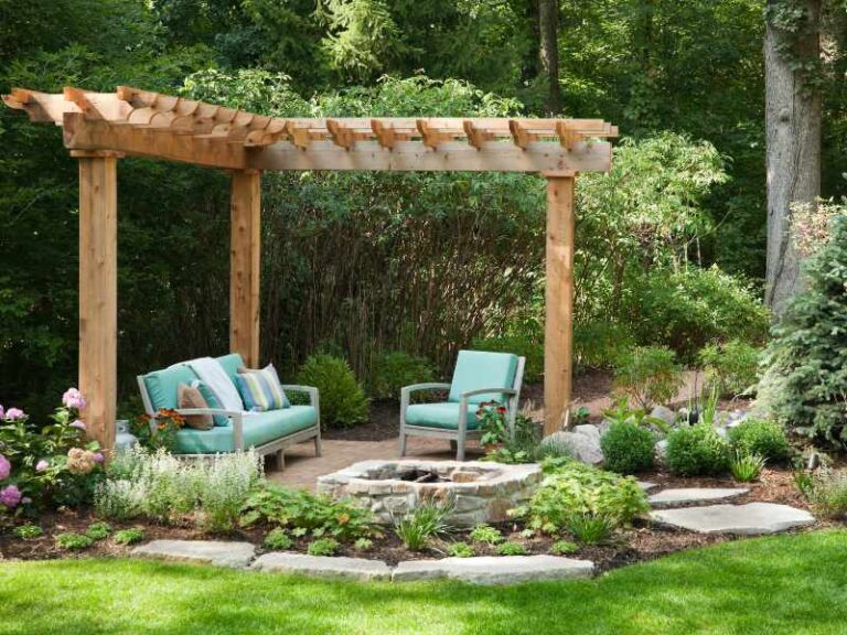 18 WAYS TO INCORPORATE PLANTS INTO SMALL OUTDOOR AREAS
