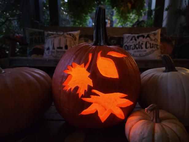 falling-leaves-pumpkin-carving-ideas