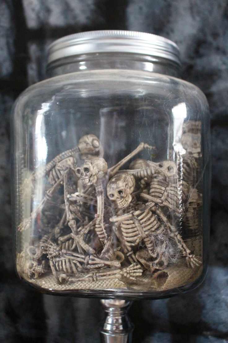 skeleton-jar-diy-halloween-mason-jar-ideas