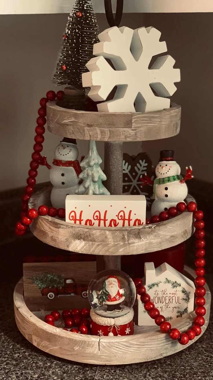 garlands-christmas-tier-tray-decor