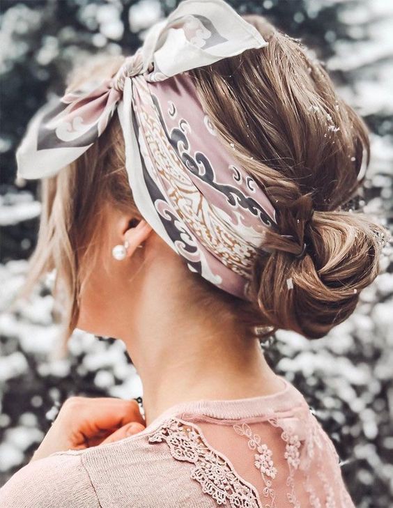 messy-bun-with-headband-as-a-thanksgiving-hairstyles-idea