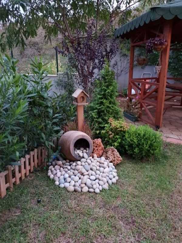 outdoor-art-and-decor-as-an-idea-t0-enhance-your-patio-ambience