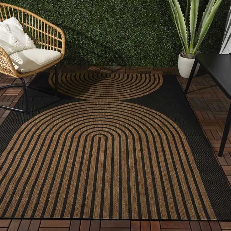 Outdoor-rug-for-small-budget-and-minimalist-patio-space