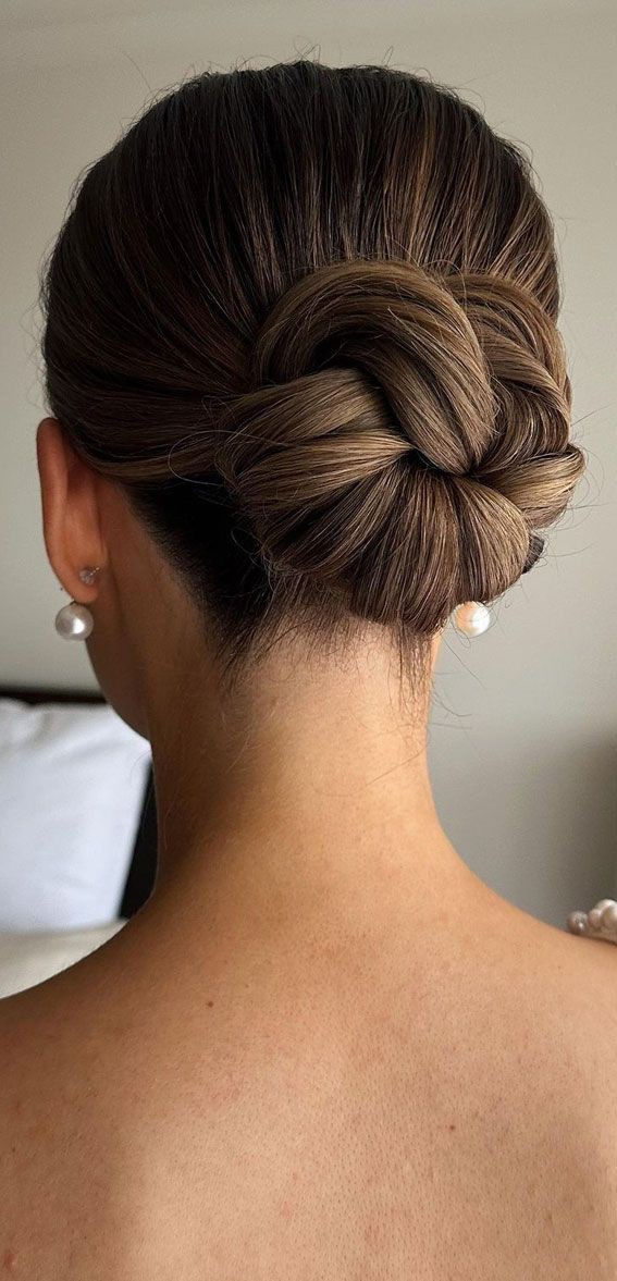 sleek-low-bun-as-a-thanksgiving-hairstyles-idea