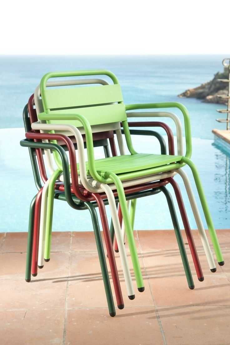 Stackable-chairs--functional-and-aesthetic-furniture-choices-for-compact-outdoor-spaces 