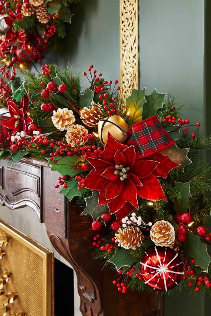 berry-garlands-christmas-brunch-decor-ideas