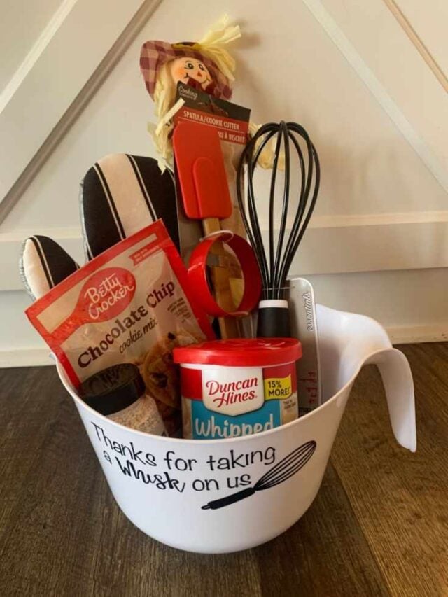 25 THOUGHTFUL CHRISTMAS BASKET IDEAS FOR GIRLFRIENDS - Anuri's Journey
