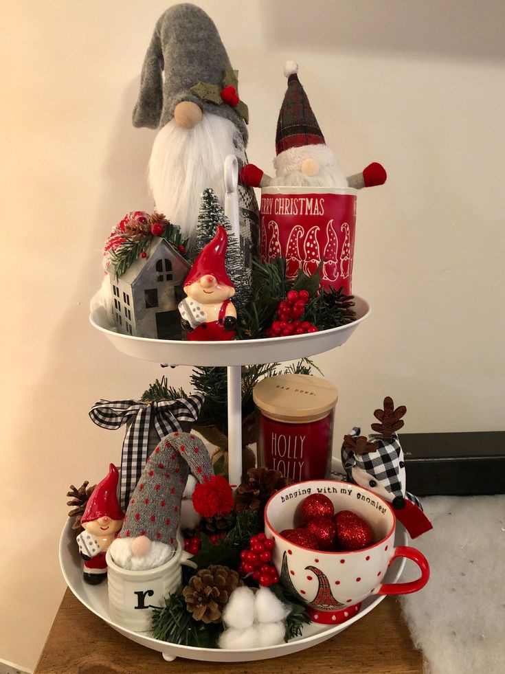 christmas-gnomes-christmas-tier-tray-decor