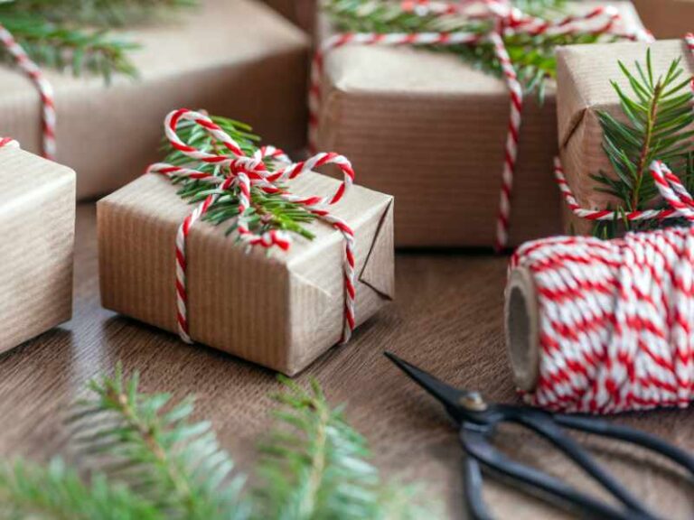 21 CREATIVE IDEAS TO WRAP MONEY GIFTS FOR CHRISTMAS