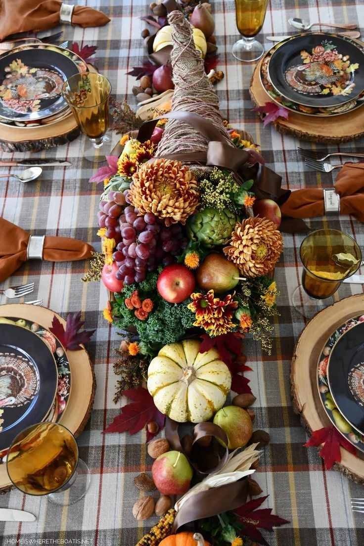 cornucopia-display-thanksgiving-decorating-ideas