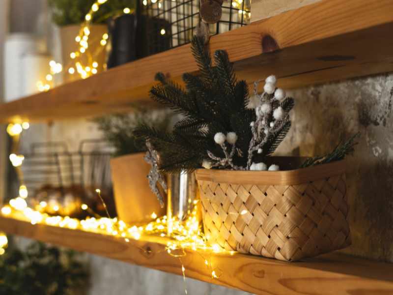 diy-christmas-shelf-decor