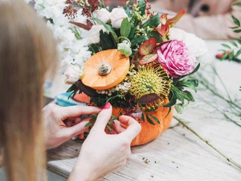 23 DIY GARDEN DECOR PROJECTS USING RECYCLED MATERIALS