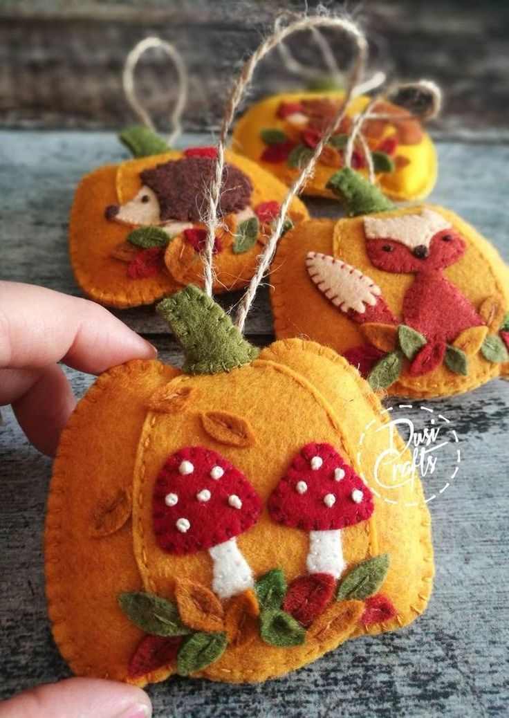 felted-acorn-garland