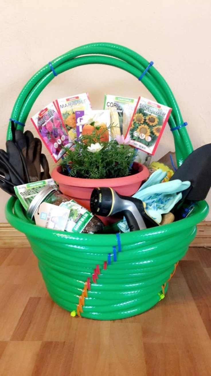 gardening-basket-christmas-basket-idea