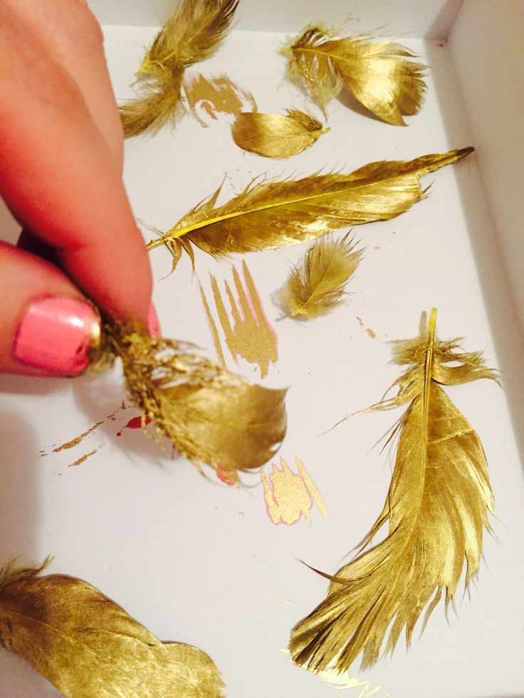 gold-dipped-feathers-thanksgiving-crafts-for-adults