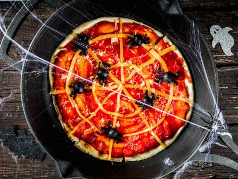 33 FUN HALLOWEEN DATE IDEAS TO HAVE