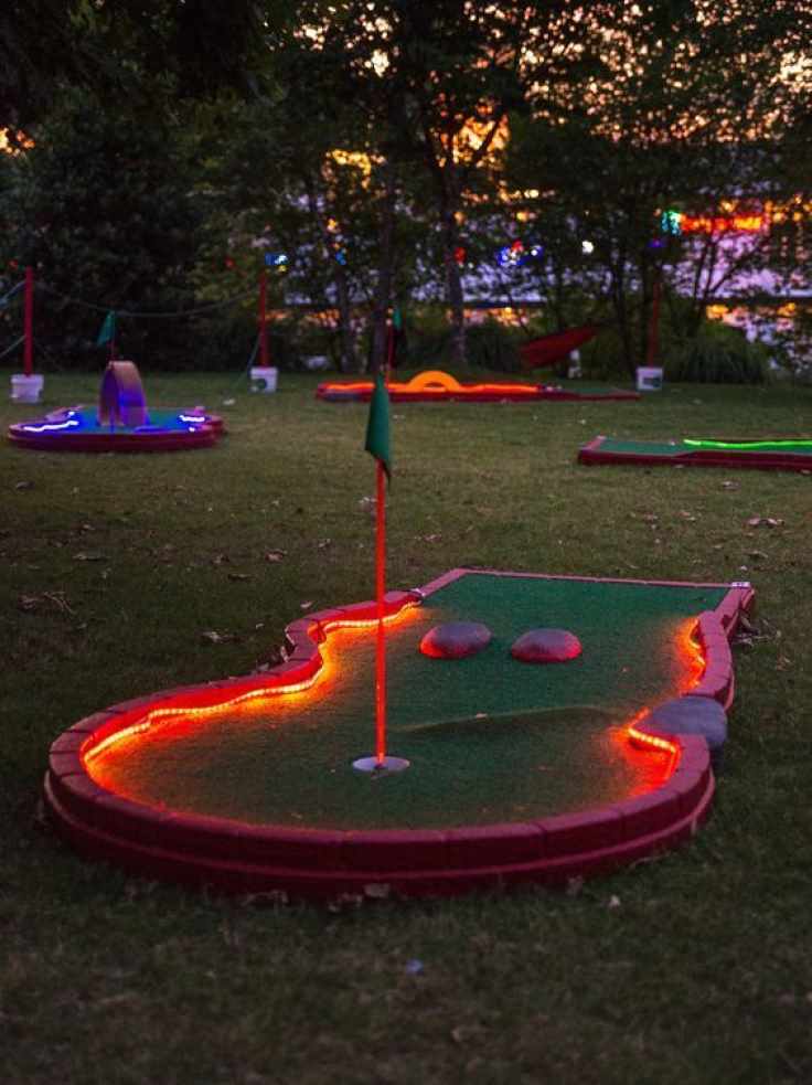 halloween-themed-mini-golf