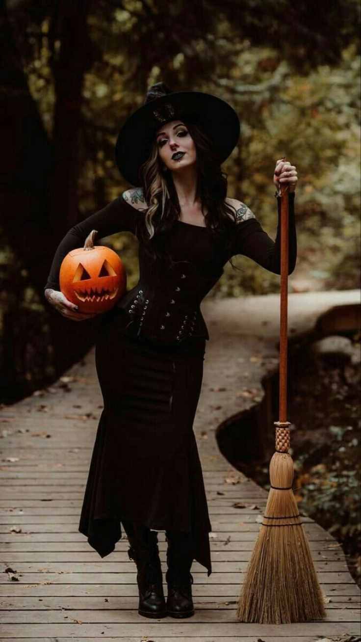 halloween-themed-photoshoot-halloween-date-idea