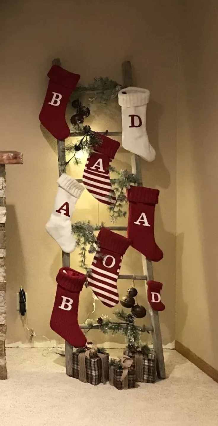 handmade-stockings-diy-christmas-shelf-decor