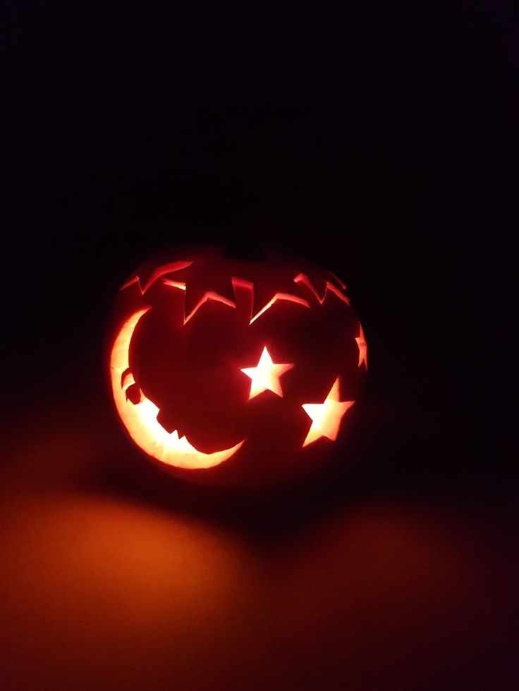 moon-and-shooting-stars-moon-and-stars-pumpkin-carving-ideas