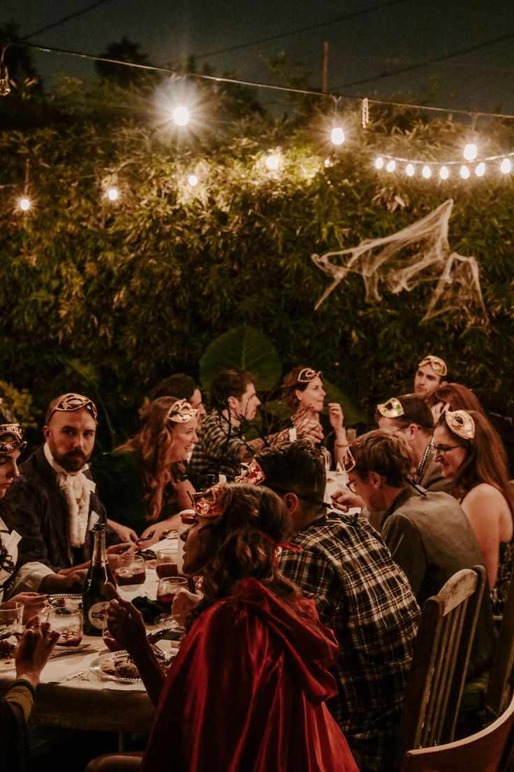 murder-mystery-dinner-halloween-date-idea