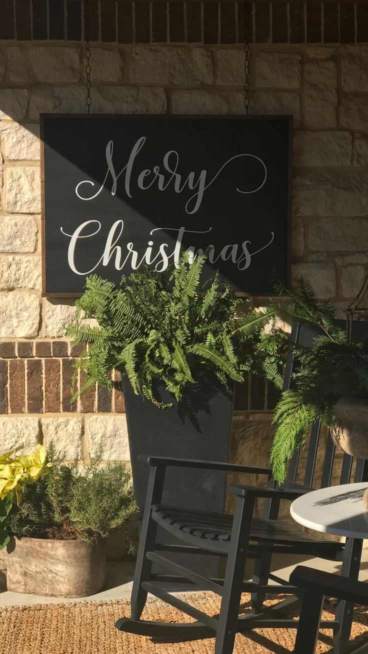 outdoor-chalkboard-farmhouse-outdoor-christmas-decorations