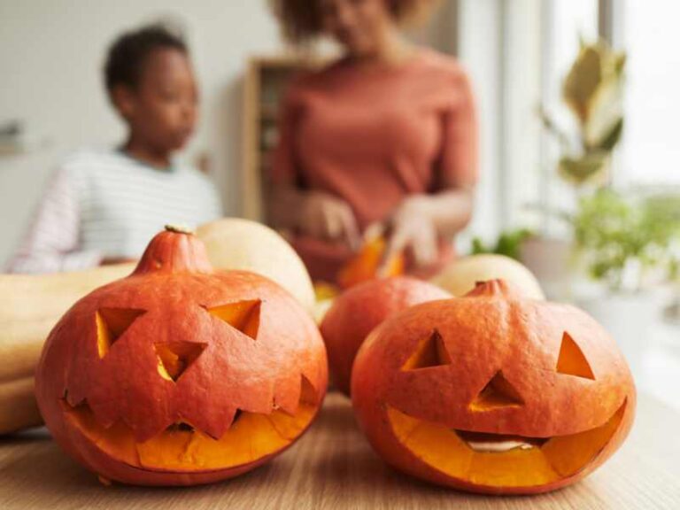 24 CREATIVE PUMPKIN CARVING IDEAS FOR BEGINNERS TO TRY