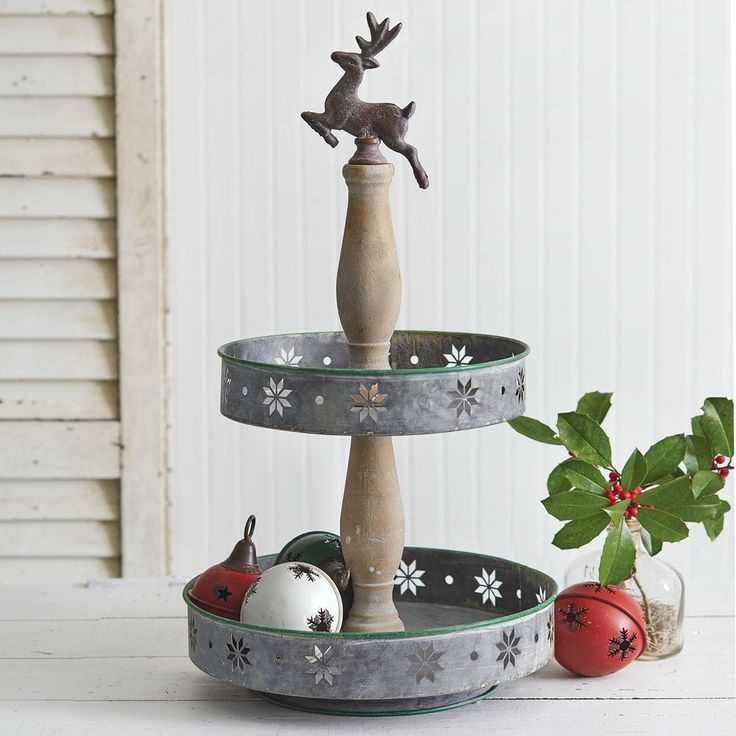 reindeer-christmas-tier-tray-decor