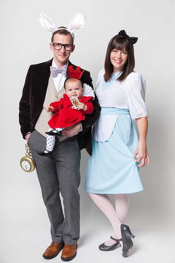 Alice-in-Wonderland-as-a-mom-dad-and-baby-halloween-costume-idea 