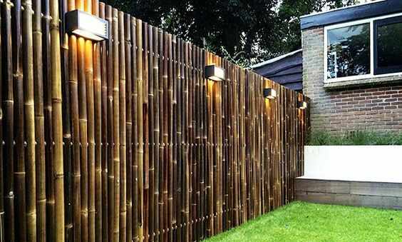 Bamboo-fencing-as-eco-friendly-outdoor-decor-idea-using-sustainable-materials 