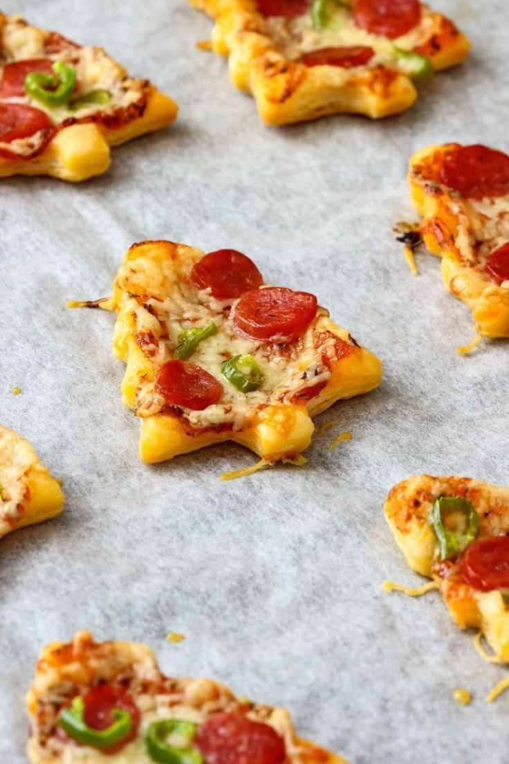 mini-christmas-pizzas-school-christmas-party-food