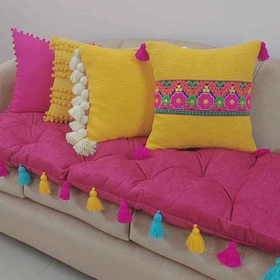 Cushions-and-Throws-as-a-way-to-incorporate-color-scheme-into-your-outdoor-decor 