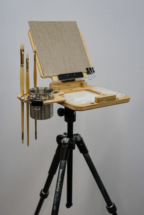 Easel-with-Adjustable-Heights-as-a-gift-for-artsy-people-to-adore 