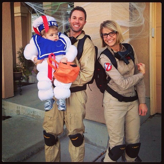 Ghostbusters-Family-as-a-mom-dad-and-baby-halloween-costume-idea 