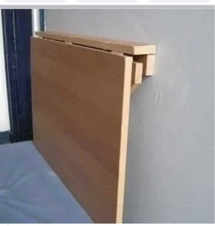 Foldable wall mounted table 