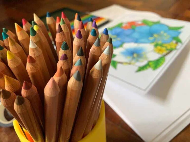 25 Best Gifts for Artsy People to Adore