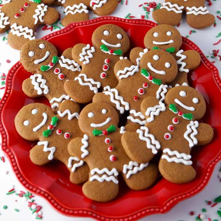 gingerbread-cookies-school-christmas-party-foods