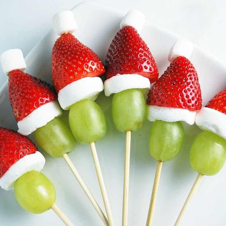 grinch-fruit-kabobs-school-christmas-party-food