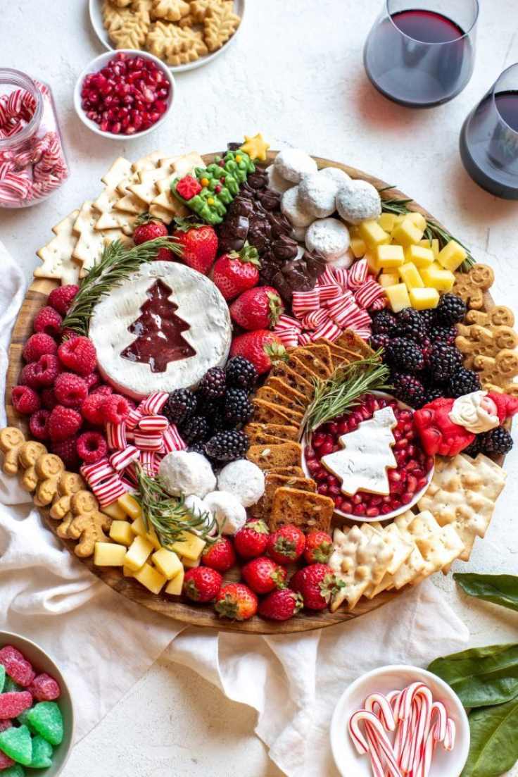 holiday-themed-board-new-year's-eve-charcuterie-board-ideas